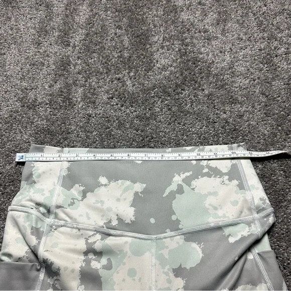 Women’s The North Face active leggings (L) camo - Picture 8 of 10